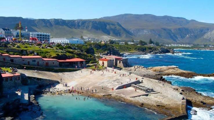 Central Mountain View Apartment, Hermanus Waterfront Εξωτερικό φωτογραφία